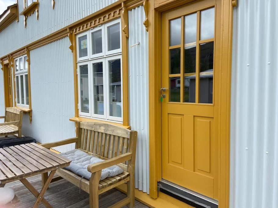 Ferienwohnung Undiraldan - Steinholt, Old Music School Seyðisfjörður Exterior foto